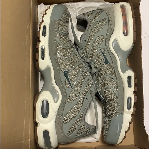 Nike Shoes - Women’s air max plus
